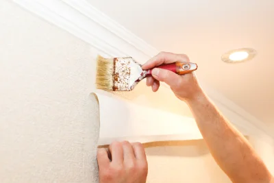Pose de papier peint à Eus — revêtements muraux et toiles de verre